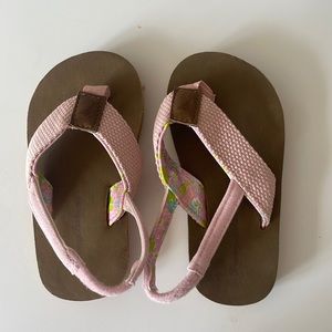 Toddler flip flops size 6-7